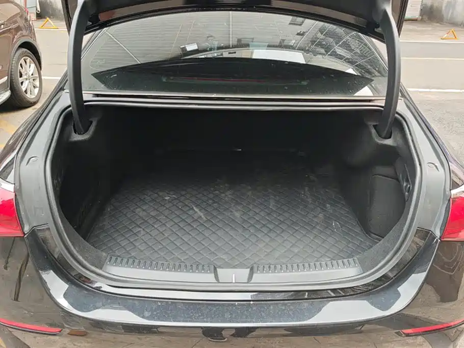 Mercedes-Benz E-Class 2025