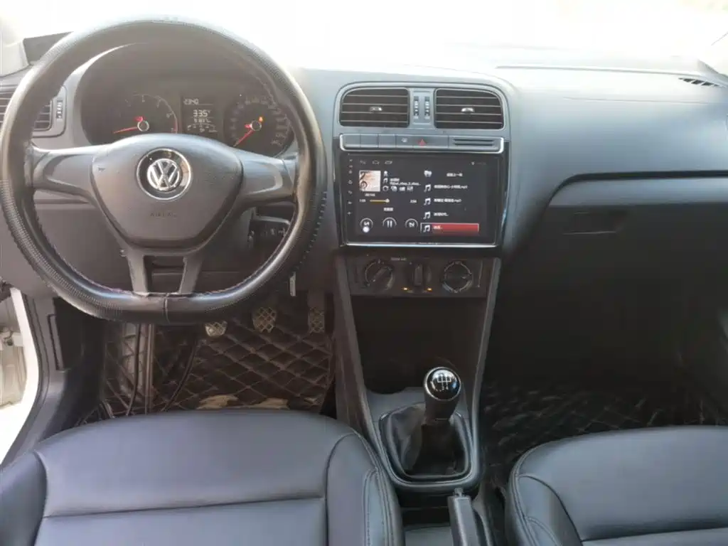 Volkswagen Polo 2017 — фото 10