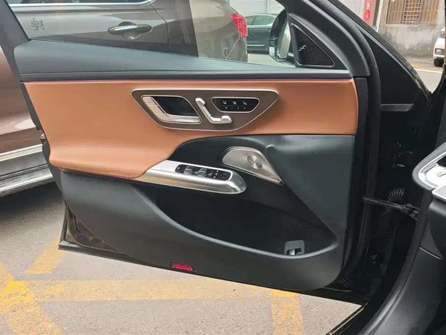 Mercedes-Benz E-Class 2025