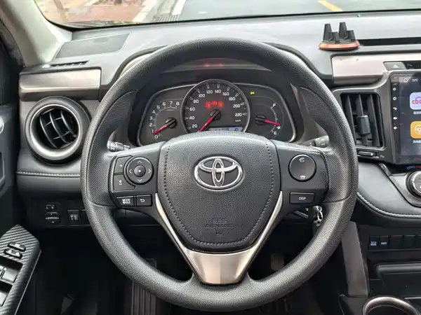 Toyota RAV4 2015
