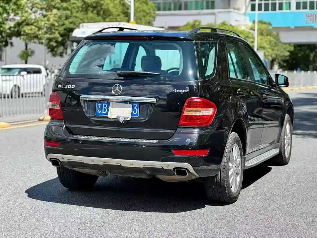 Mercedes-Benz M-Class 2011 — фото 9