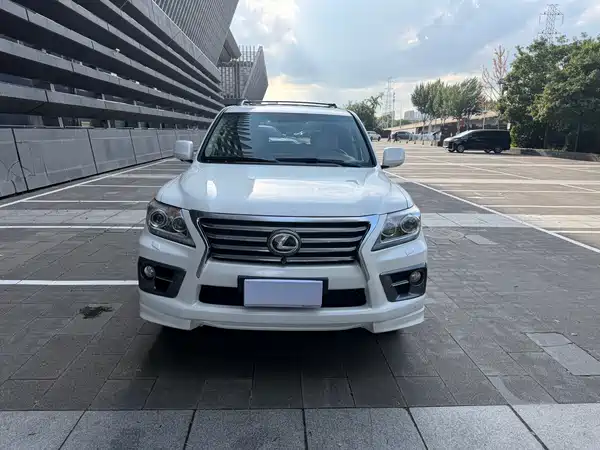 Lexus LX 2011