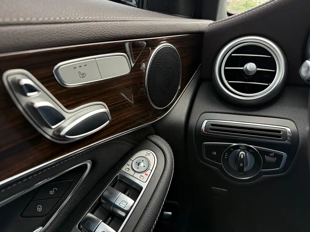 Mercedes-Benz GLC 2018 — фото 16