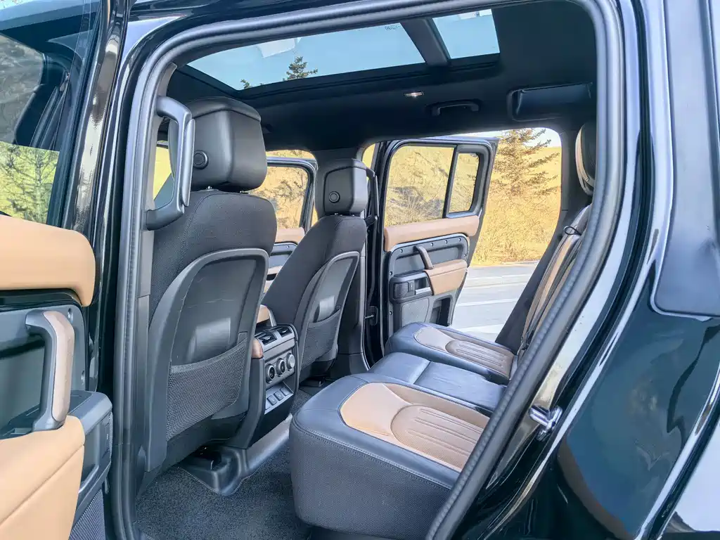 Land Rover Defender 2025 — фото 13