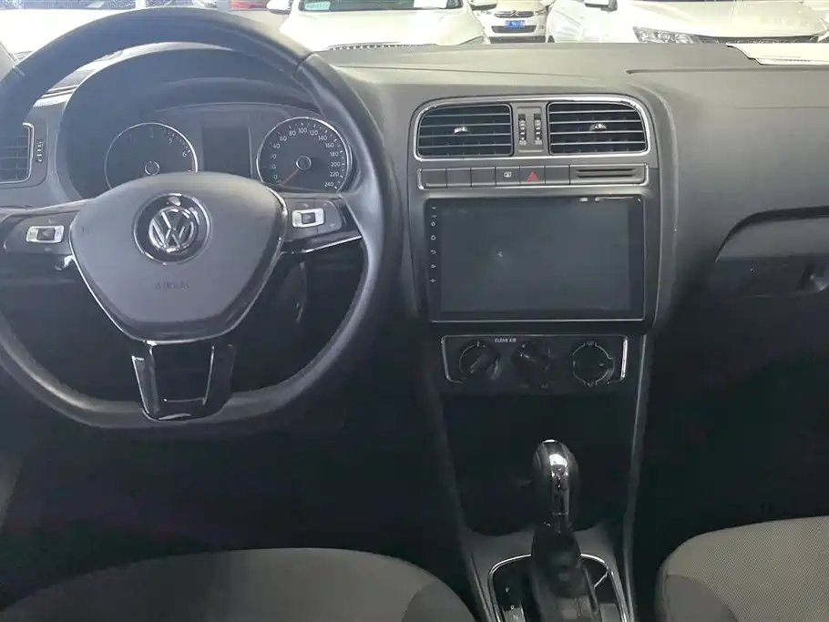 Volkswagen Polo 2018 — фото 12