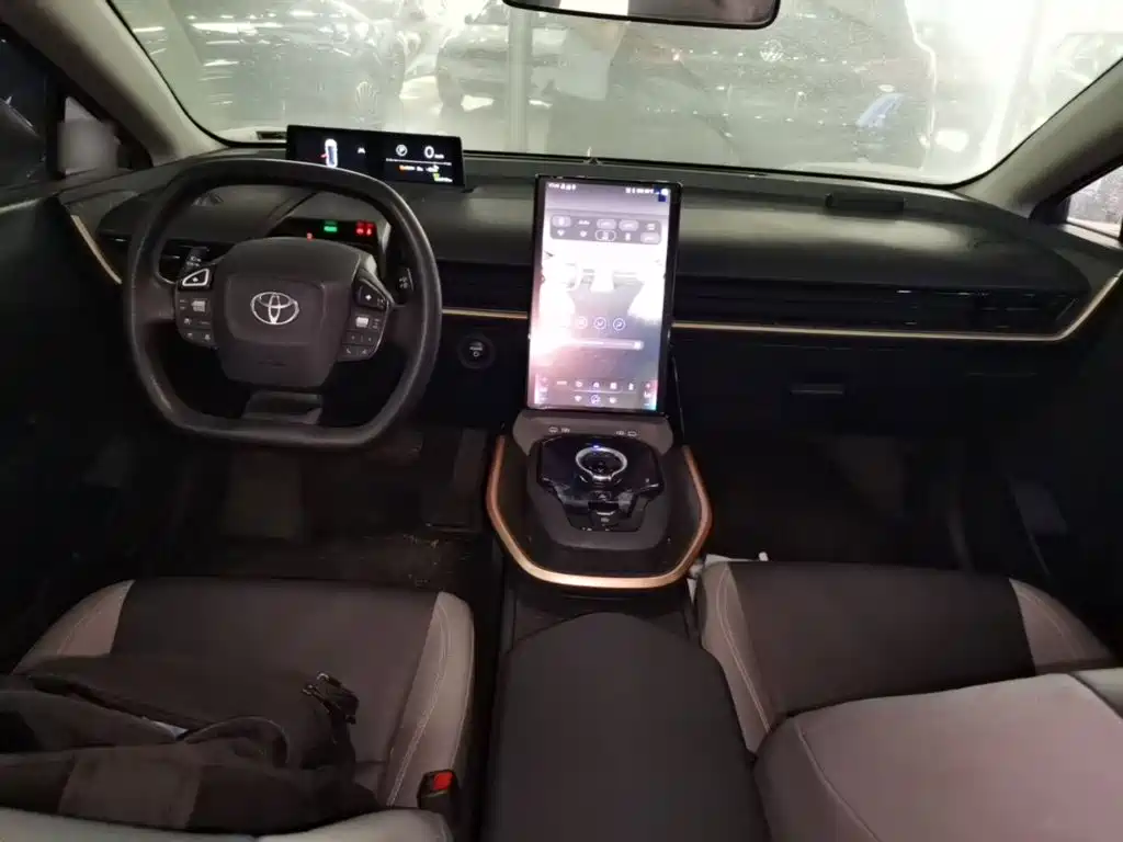 Toyota bZ3 2024 — фото 10