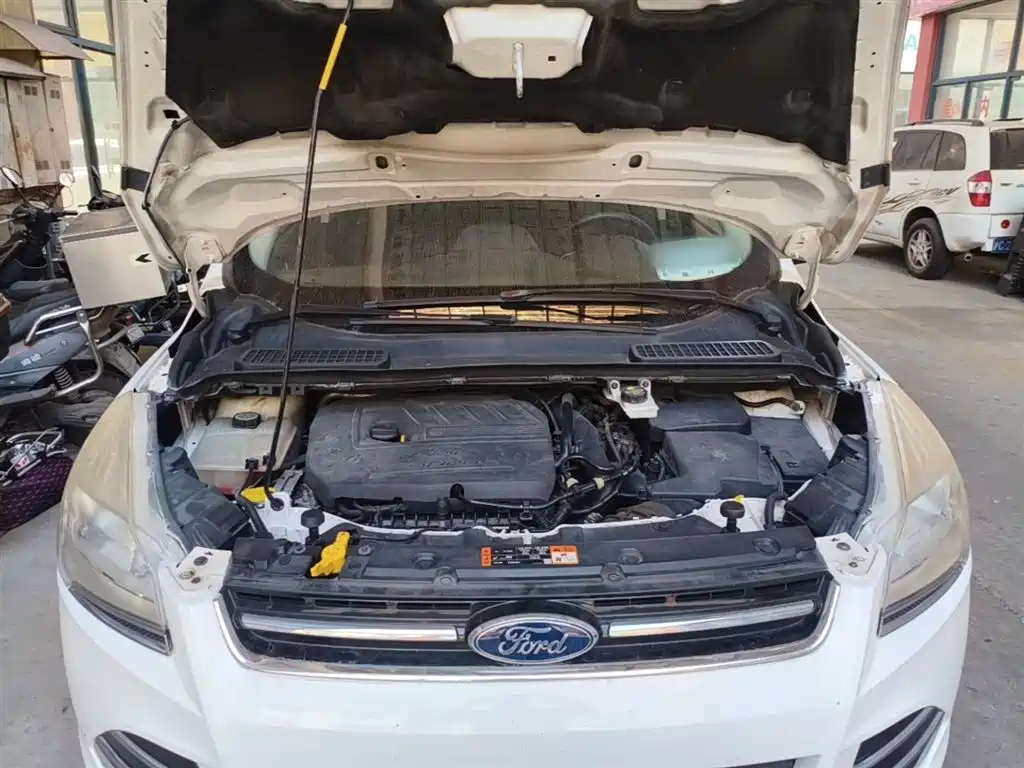 Ford Kuga 2015 — фото 20