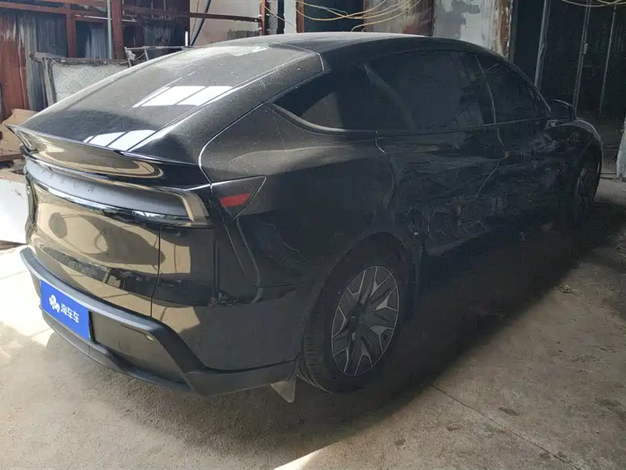 Tesla Model Y L 2026