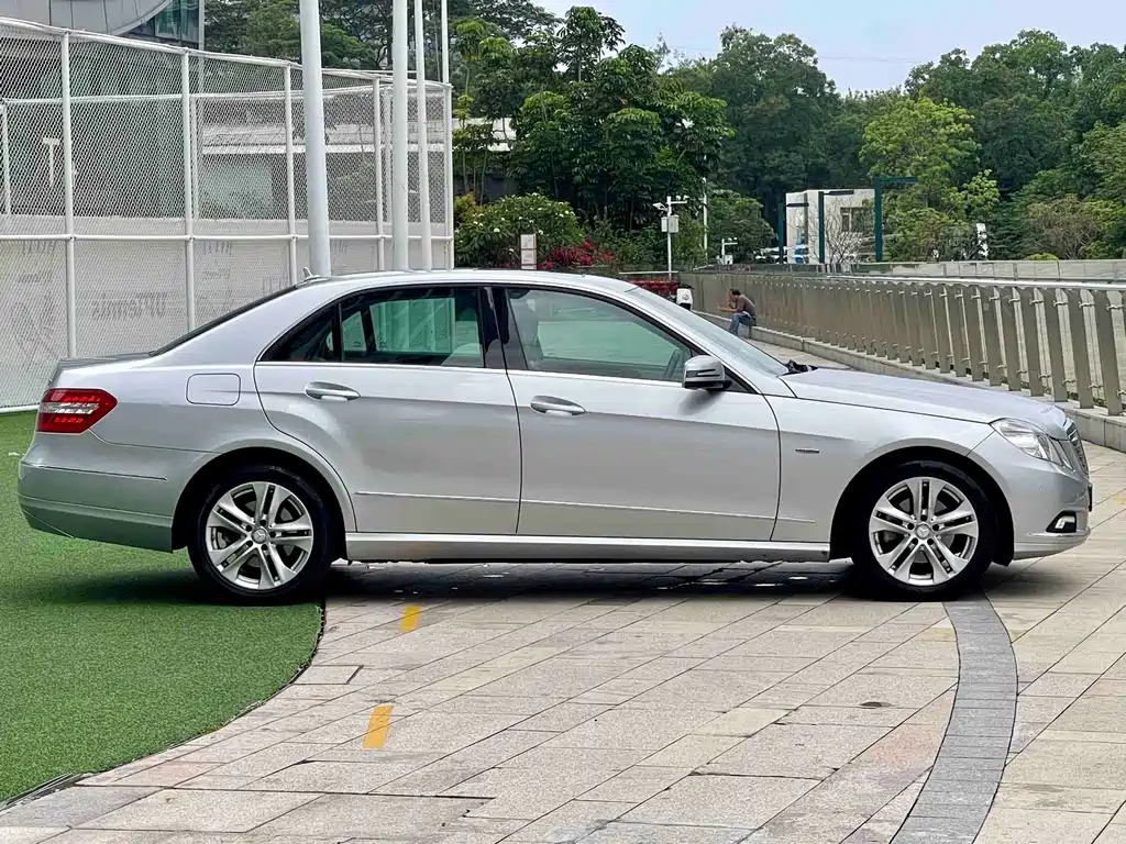 Mercedes-Benz E-Class 2010