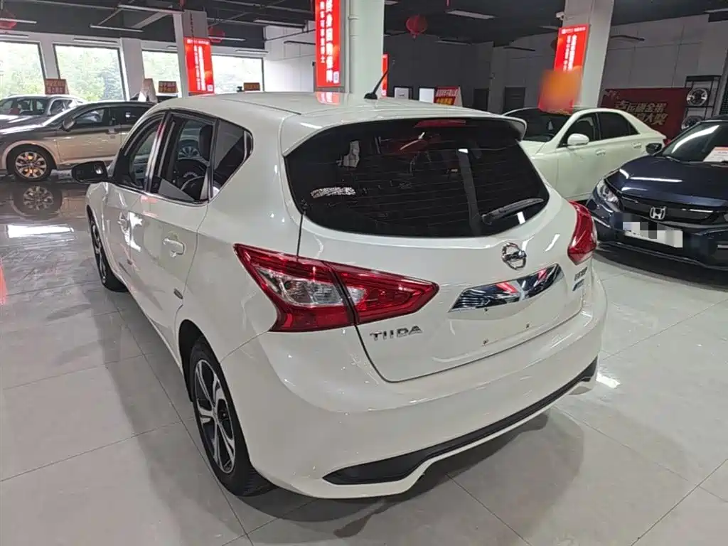 Nissan Tiida 2017 — фото 5