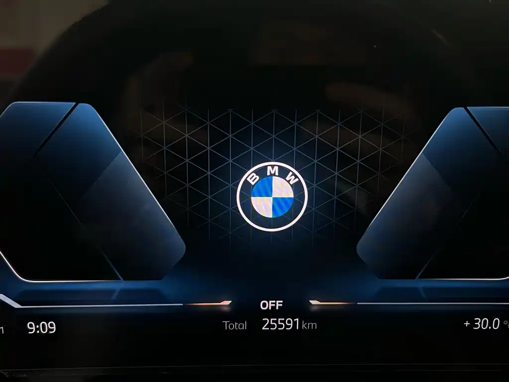 BMW 5 Series 2025 — фото 16