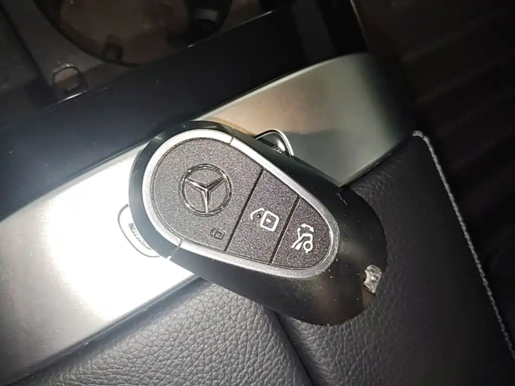 Mercedes-Benz C-Class 2023 — фото 9