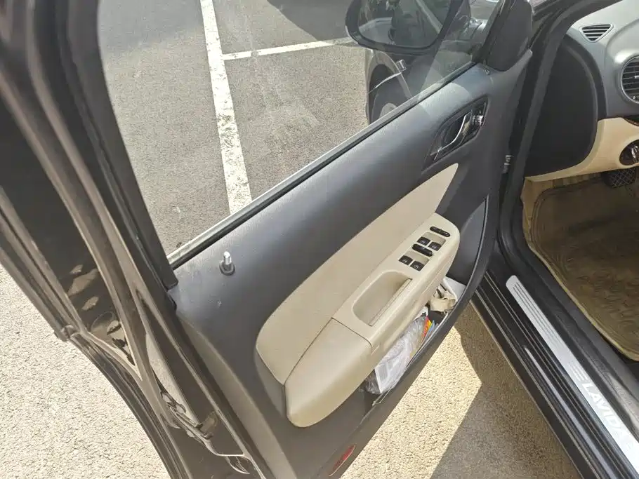 Volkswagen Lavida 2012
