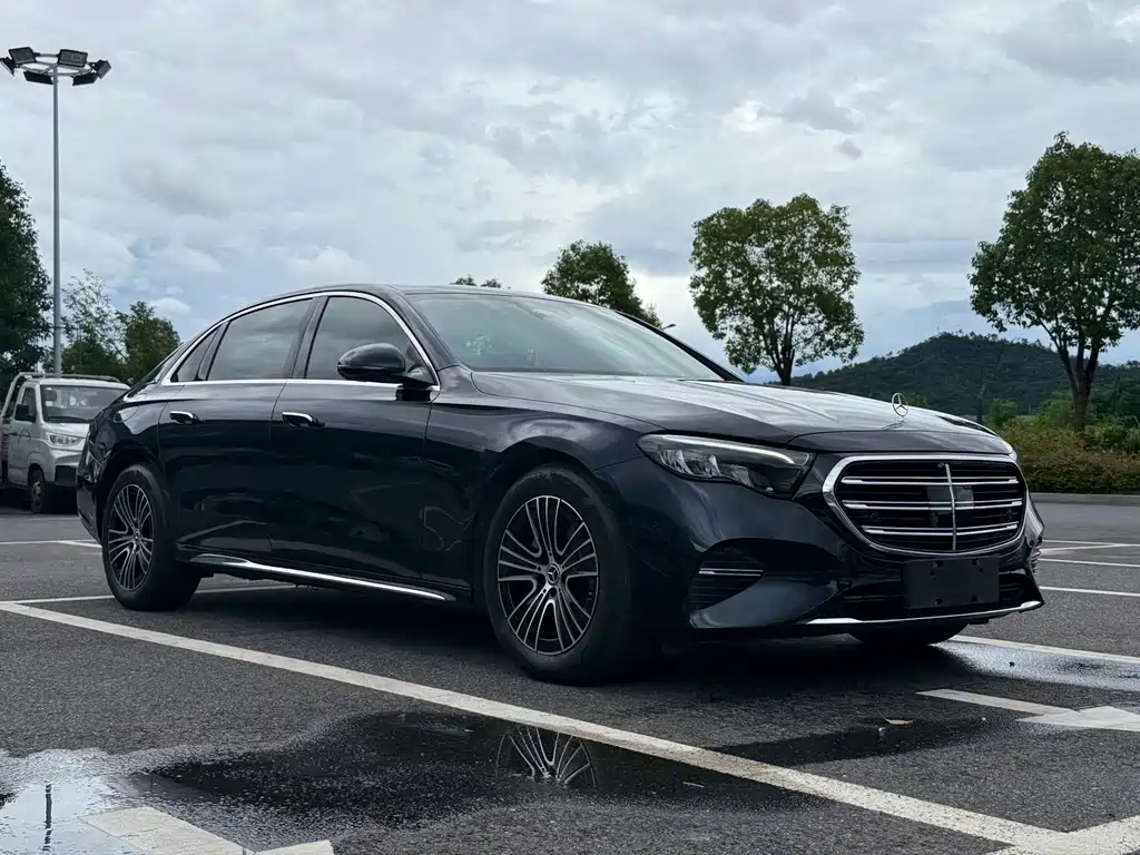 Mercedes-Benz E-Class 2024
