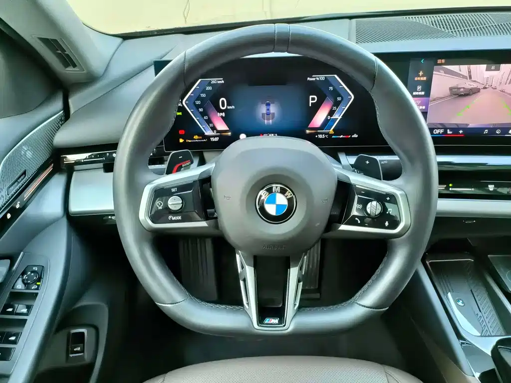 BMW 5 Series 2025 — фото 14