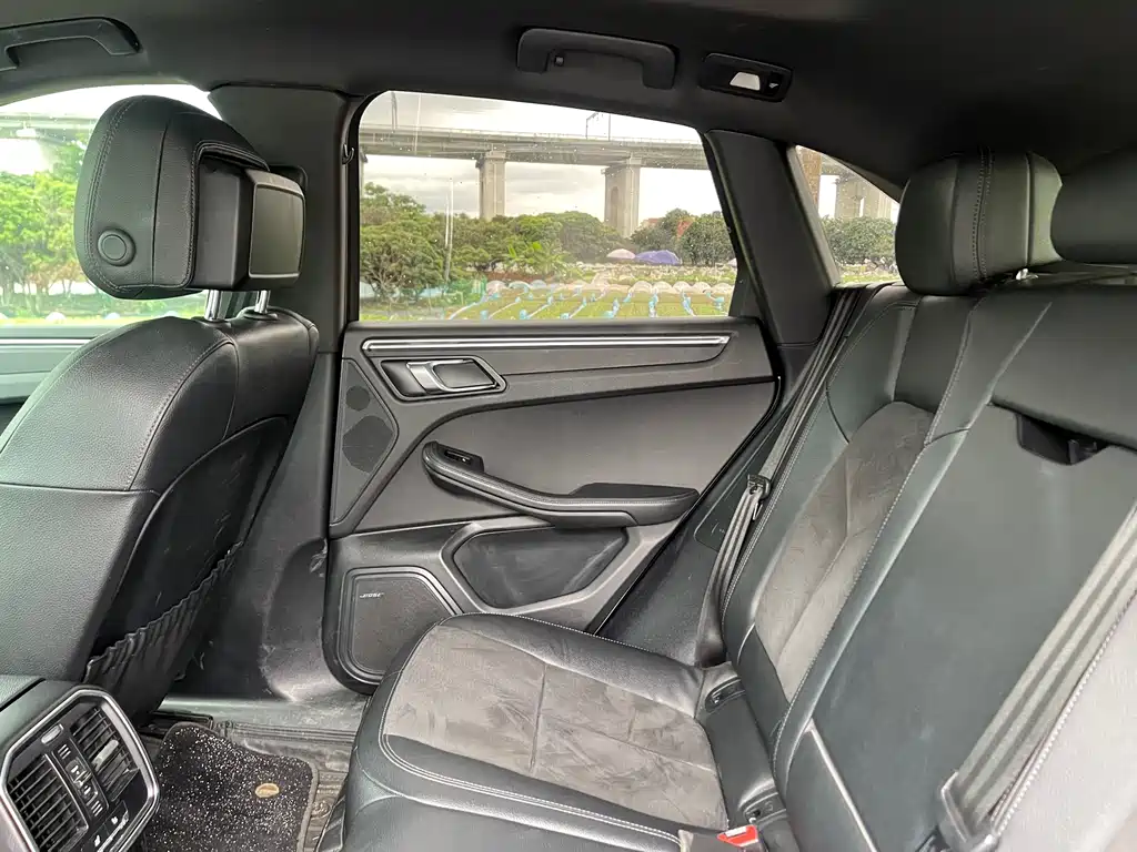 Porsche Macan 2019 — фото 26
