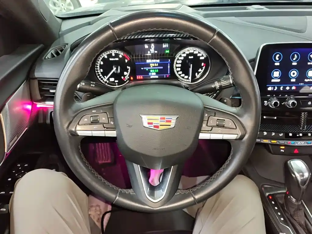 Cadillac CT4 2020 — фото 11