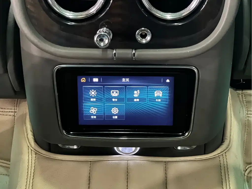 Bentley Bentayga 2021 — фото 12