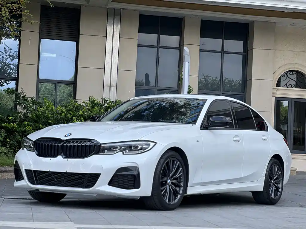 BMW 3 Series 2022 — фото 1