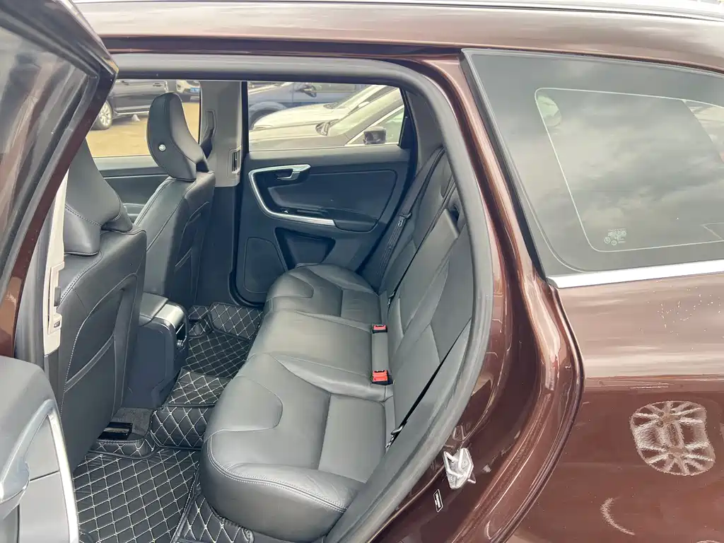Volvo XC60 2016 — фото 12