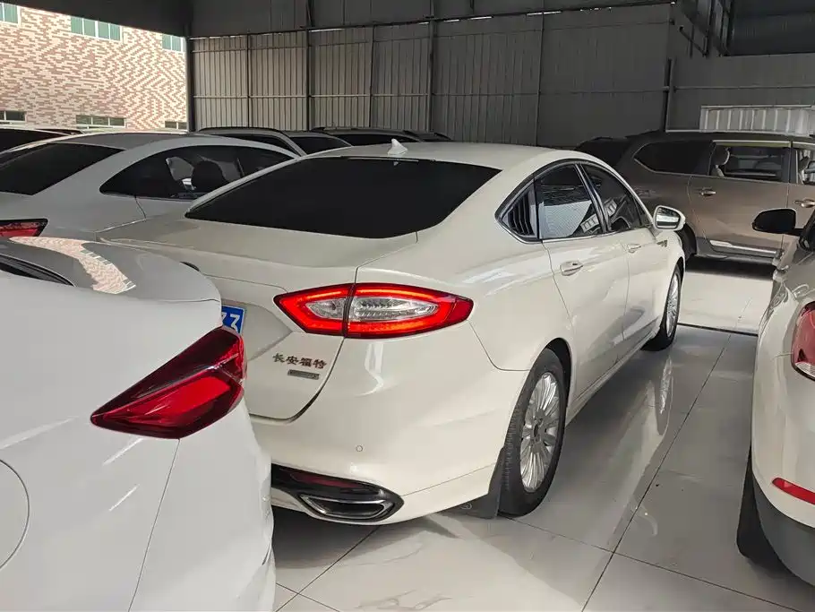 Ford Mondeo 2015 — фото 3