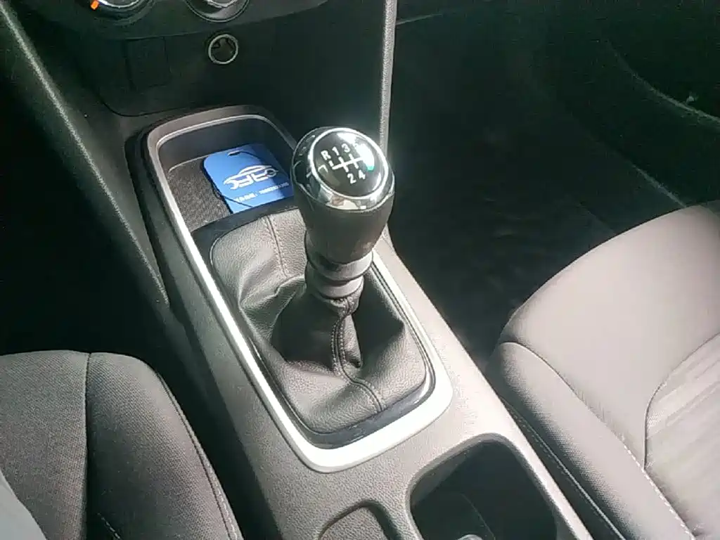 Chevrolet Cavalier 2018 — фото 14