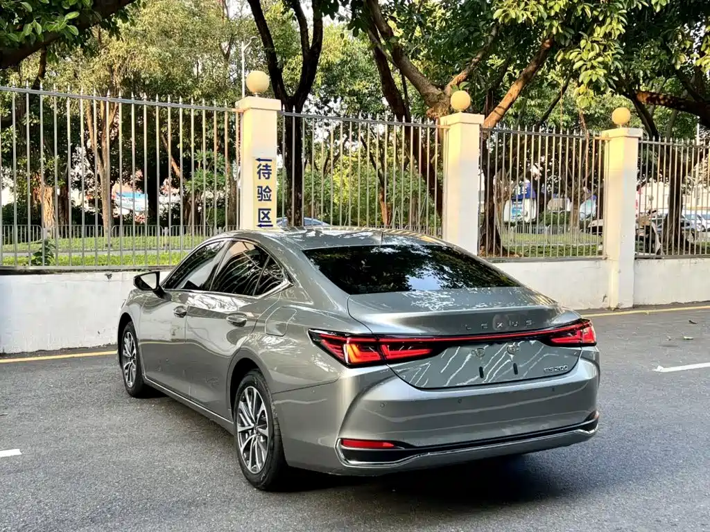 Lexus ES 2025 — фото 9