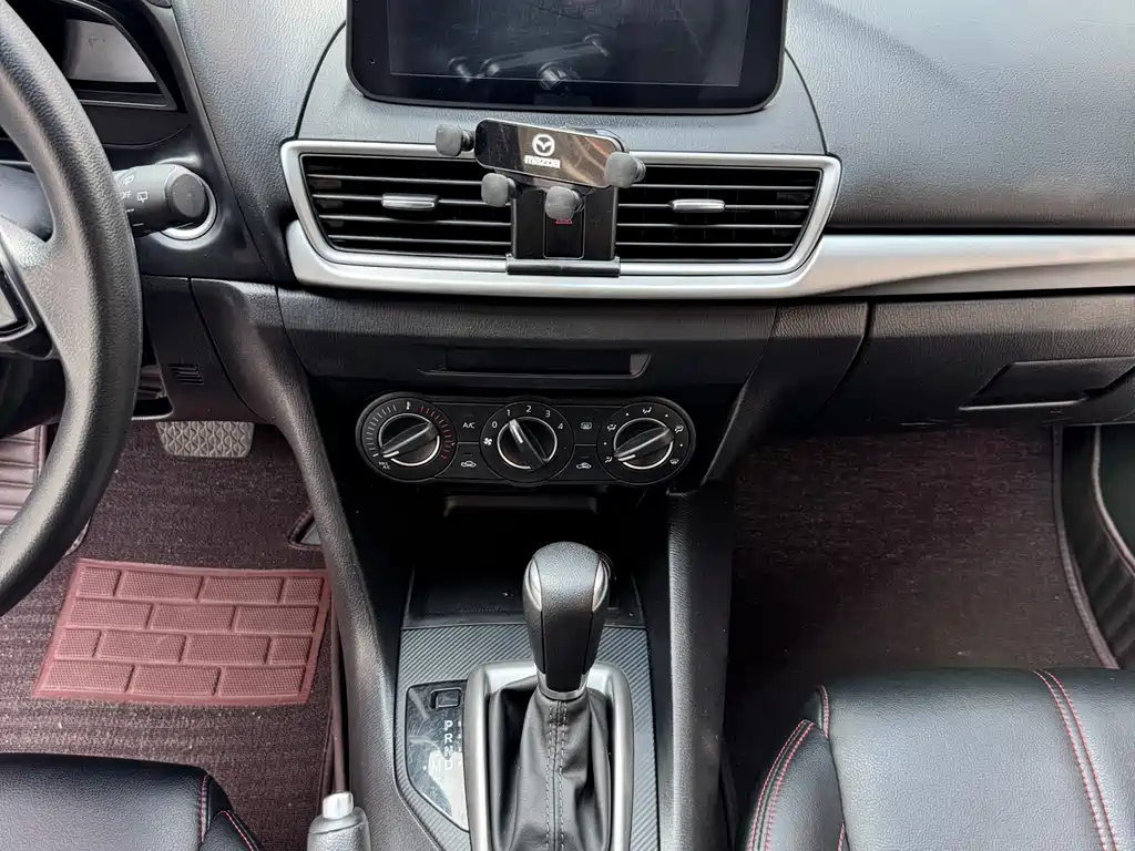 Mazda 3 Axela 2019 — фото 14