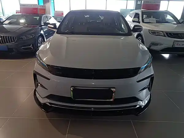 Geely Emgrand L Hip 2023