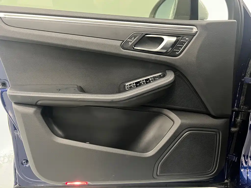 Porsche Macan 2023 — фото 11
