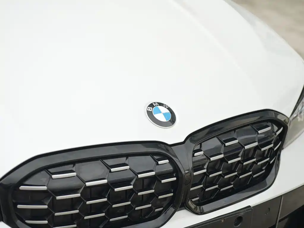 BMW 3 Series 2024 — фото 12