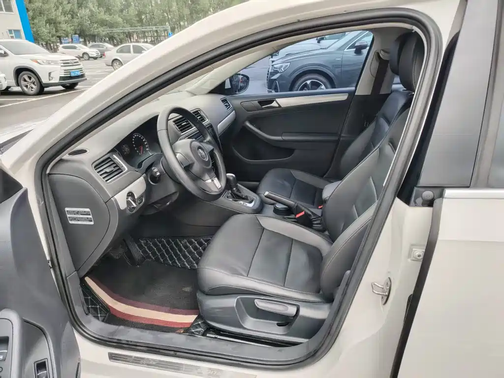 Volkswagen Sagitar 2014