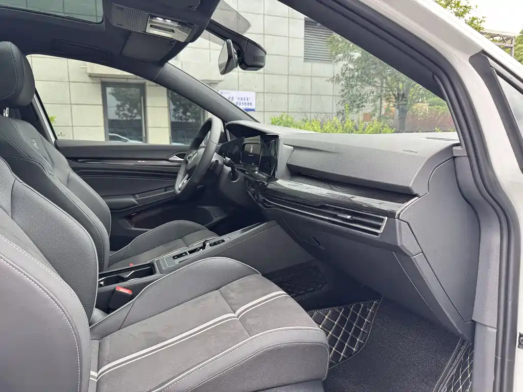 Volkswagen Golf 2024