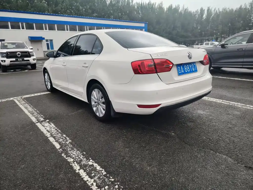 Volkswagen Sagitar 2014
