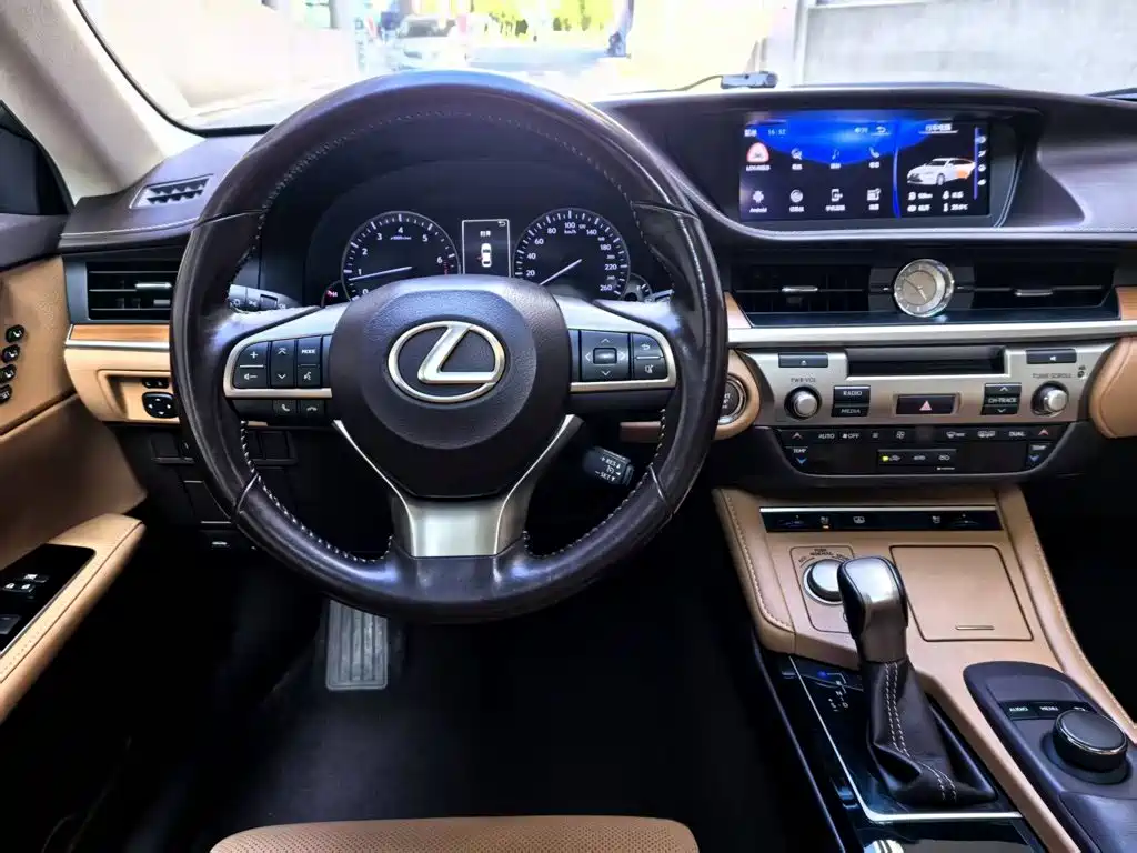 Lexus ES 2017 — фото 4