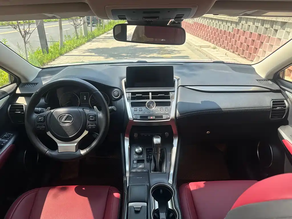 Lexus NX 2021