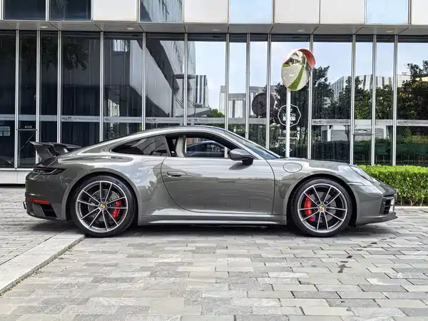 Porsche 911 2023