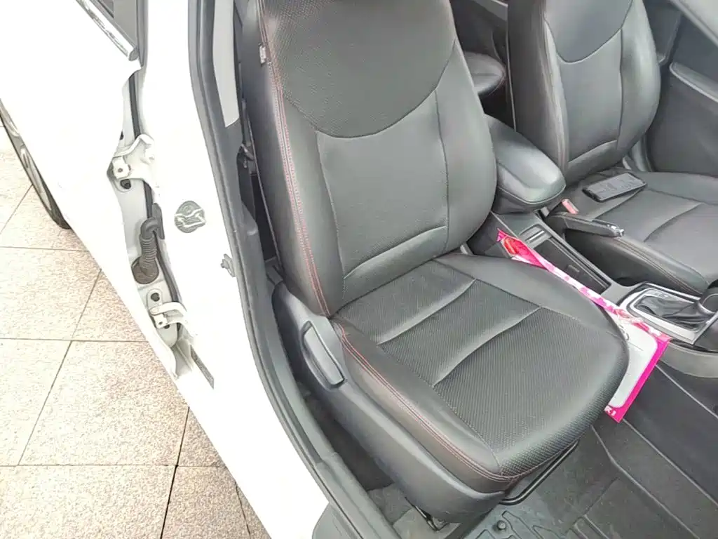 Hyundai Elantra 2015 — фото 25
