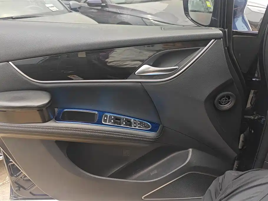 BYD MAX 2018