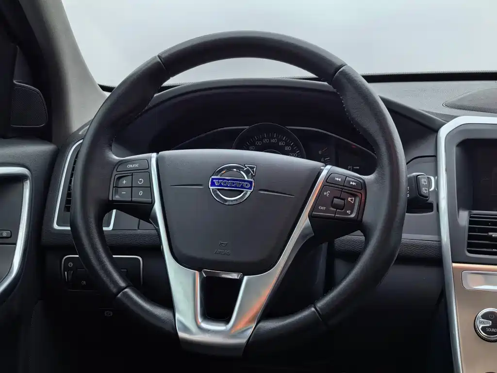 Volvo XC60 2017 — фото 17