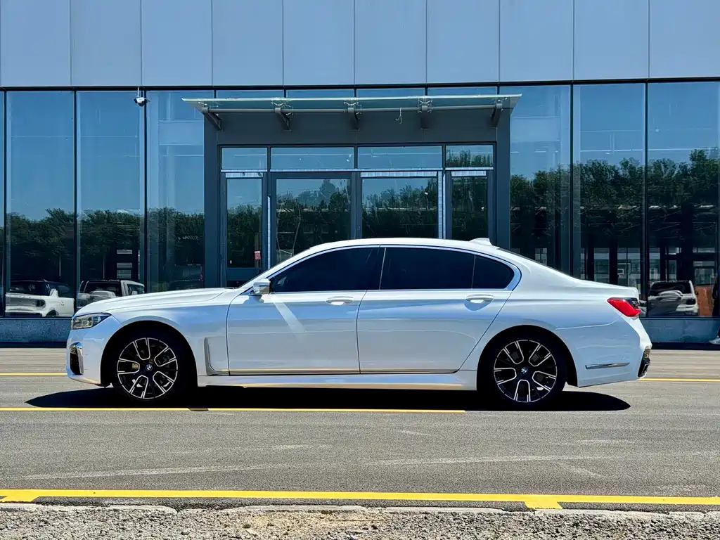 BMW 7 Series 2016 — фото 8