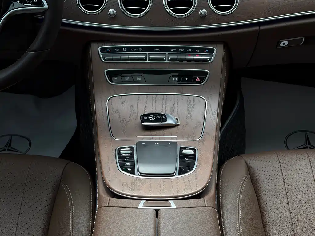 Mercedes-Benz E-Class 2022 — фото 16