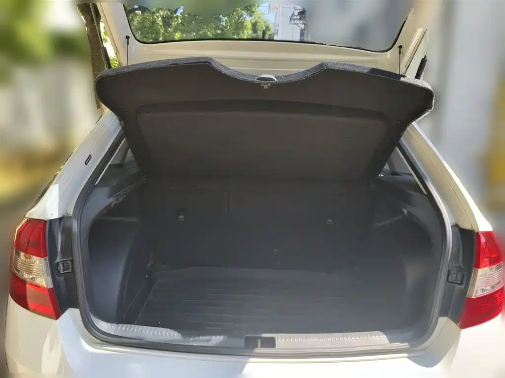 Skoda Rapid Spaceback 2019 — фото 8