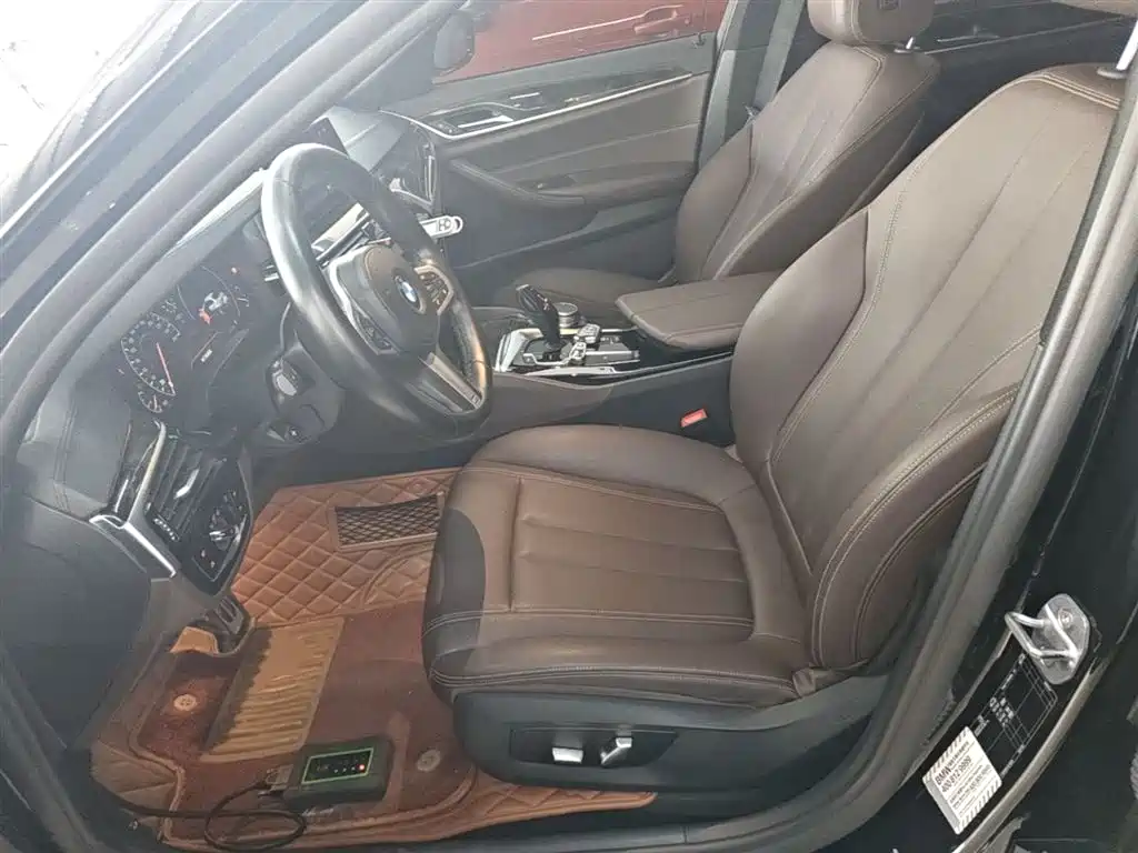 BMW 5 Series 2019 — фото 15