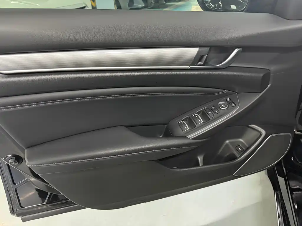 Honda Accord 2022 — фото 11