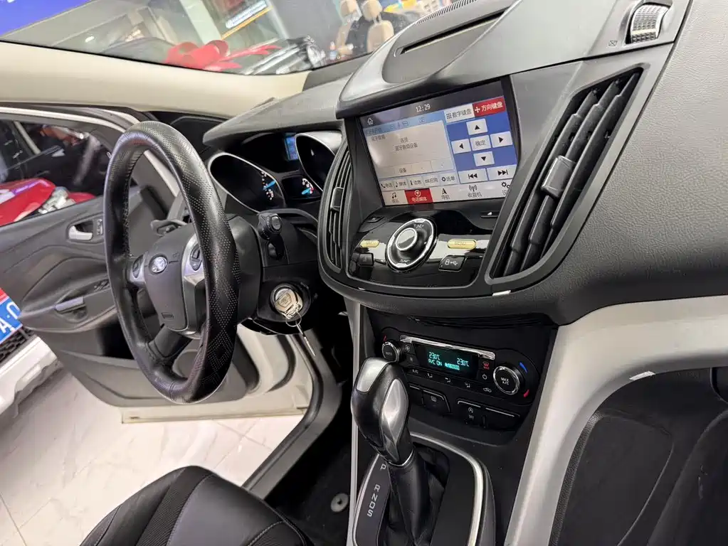 Ford Kuga 2016 — фото 15