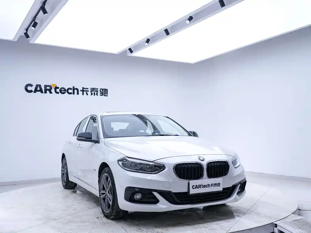 BMW 1 Series 2018 — фото 8