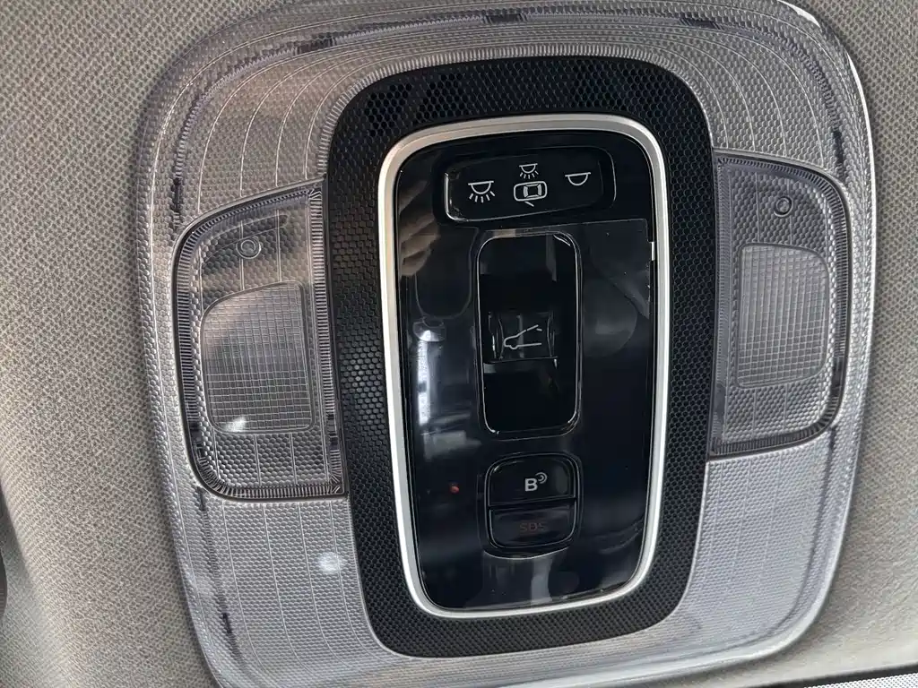 Hyundai Elantra 2023 — фото 9