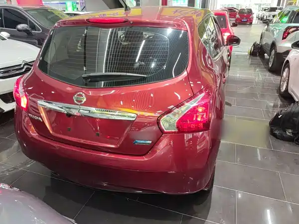 Nissan Tiida 2015