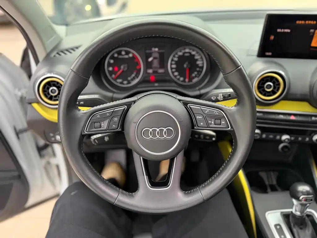 Audi Q2L 2019 — фото 14